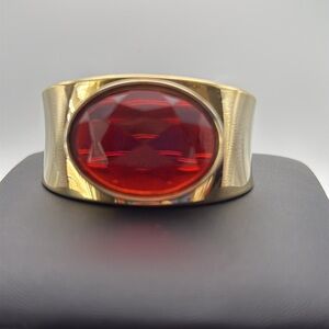 Vintage gold tone hinged bangle bracelet large glass amber color faceted center